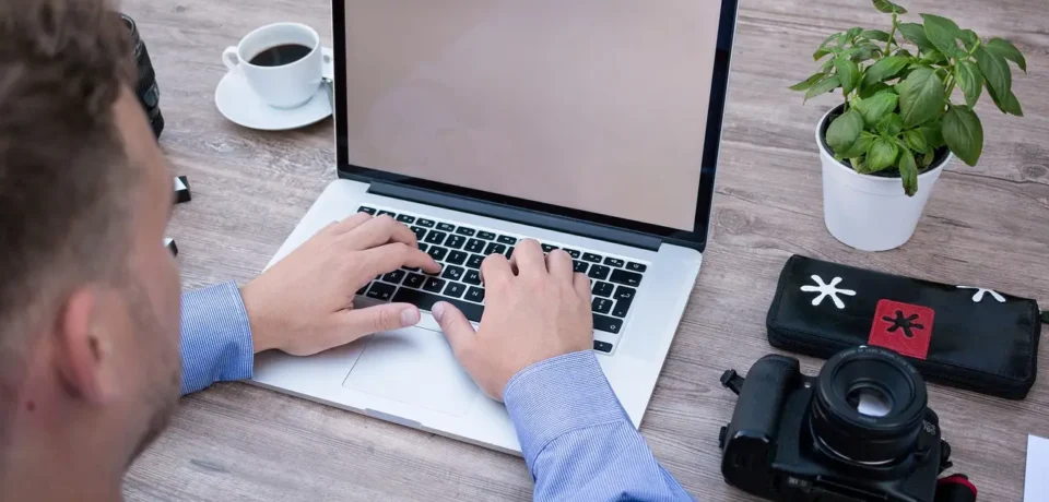 business man, laptop, work-2452805.jpg
