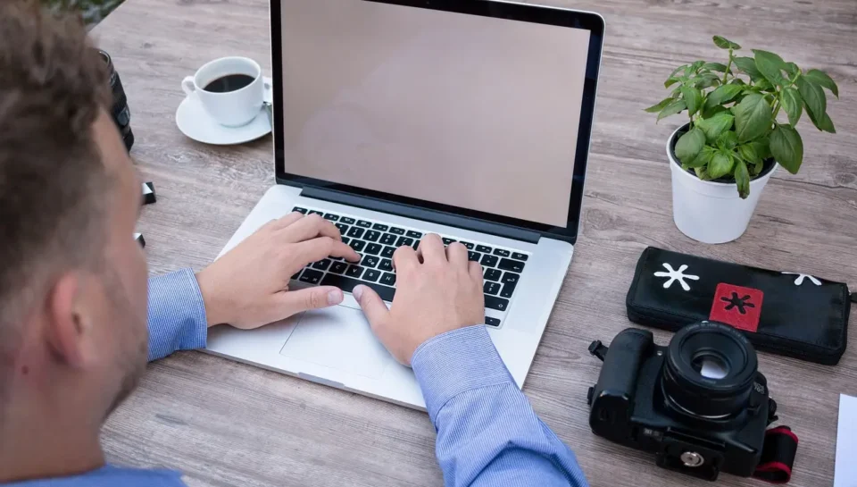 business man, laptop, work-2452805.jpg